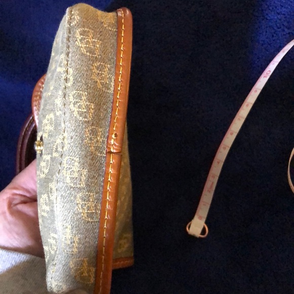 Dooney & Burke wristlet - Picture 6 of 8